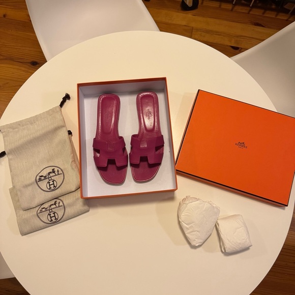 HERMES ORAN SANDALS, PINK POURPRE COLOR, SIZE 37.5 with BOX and DUSTBAGS - Picture 2 of 15